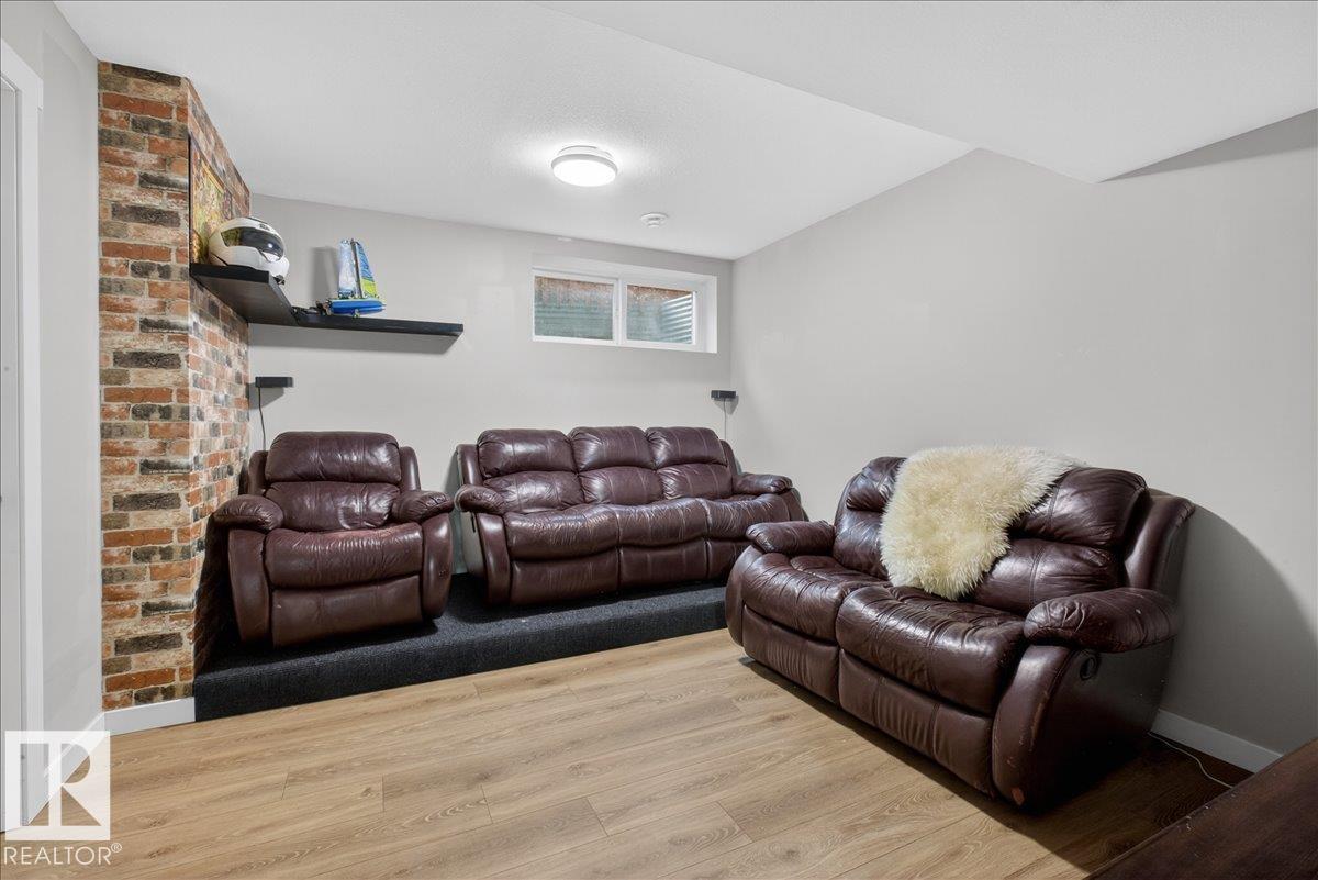 12803 205 ST NW, Edmonton