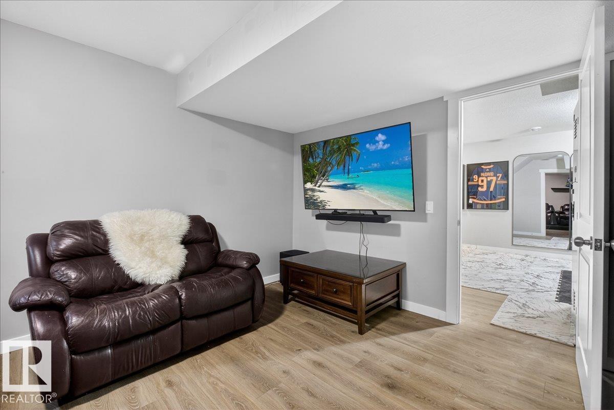 12803 205 ST NW, Edmonton