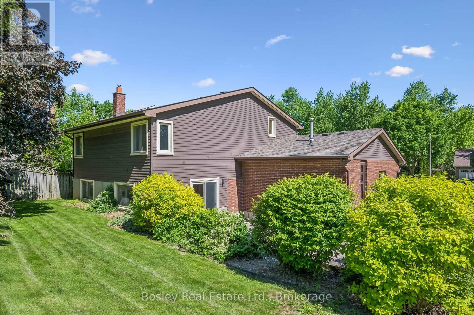2 PICKWICK PLACE - 31