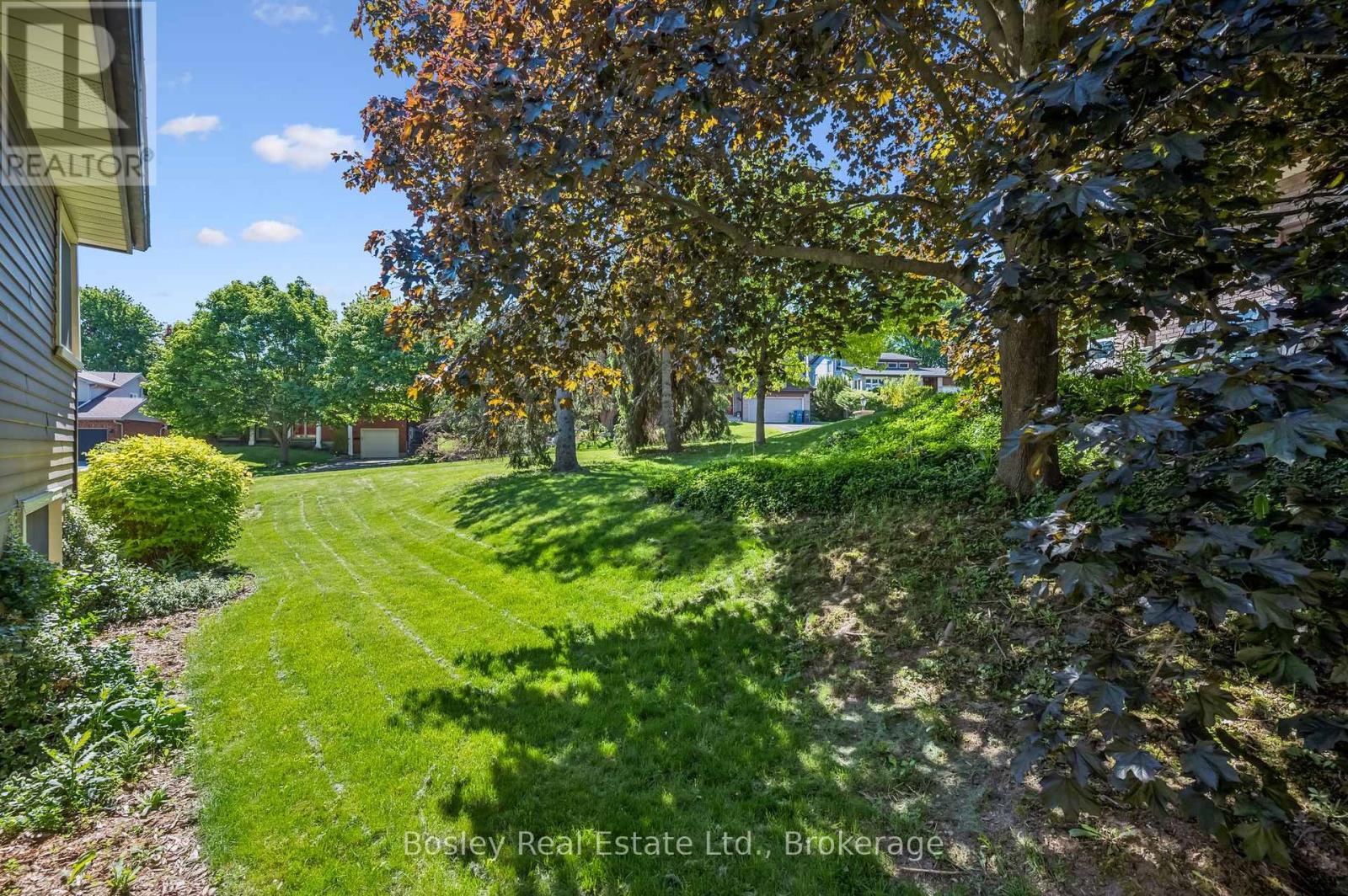 2 PICKWICK PLACE - 34