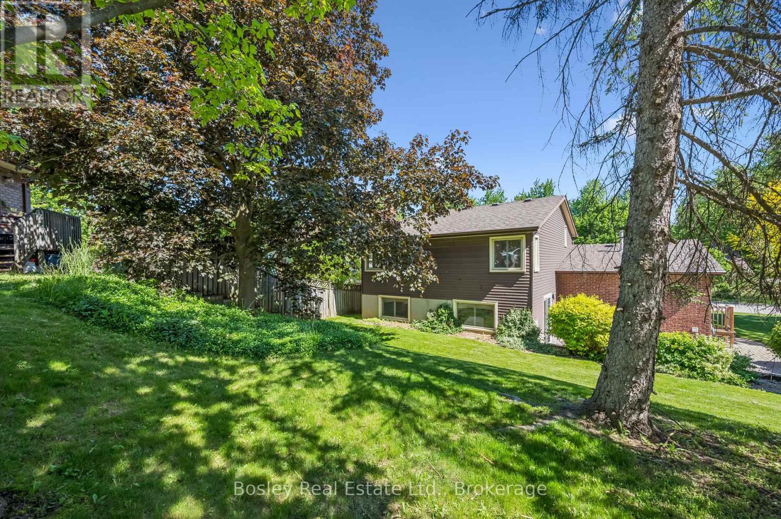 2 PICKWICK PLACE - 33