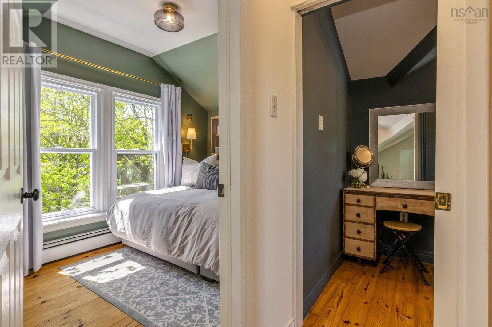 25 Pioneer Avenue - 25
