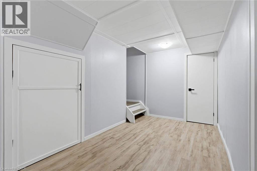 #4 481 WOODVIEW Road - 34