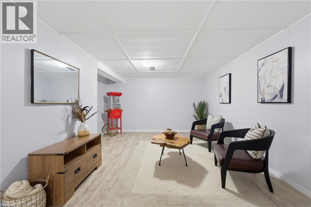 #4 481 WOODVIEW Road - 35