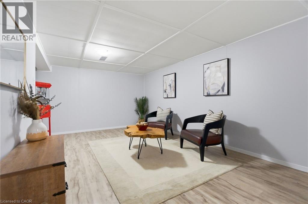 #4 481 WOODVIEW Road - 36