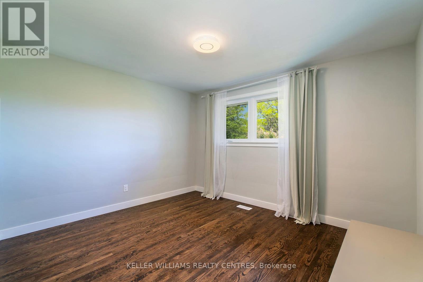 2 BANMOOR BOULEVARD - 18