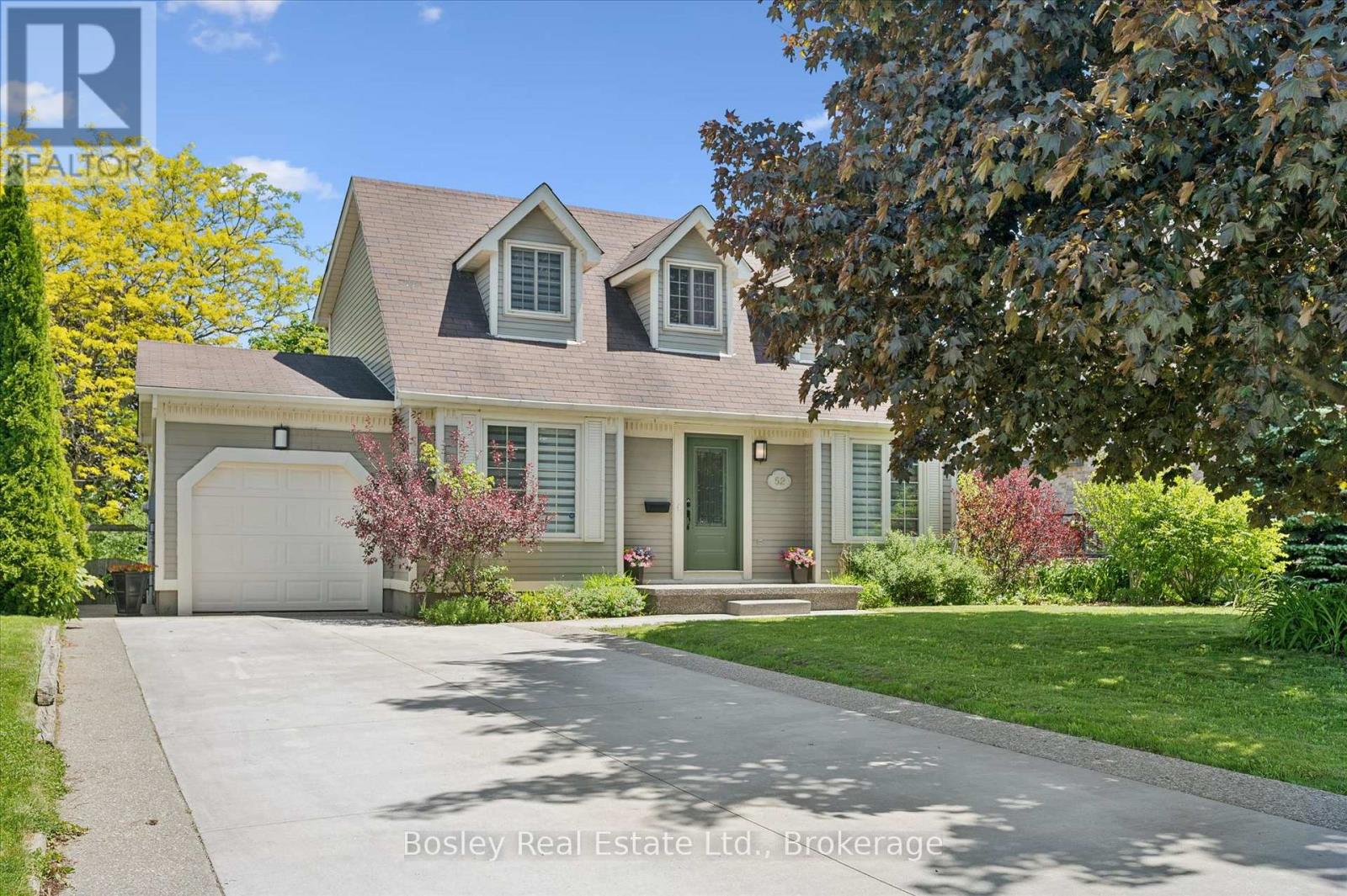 52 STIRLING MACGREGOR DRIVE - 2