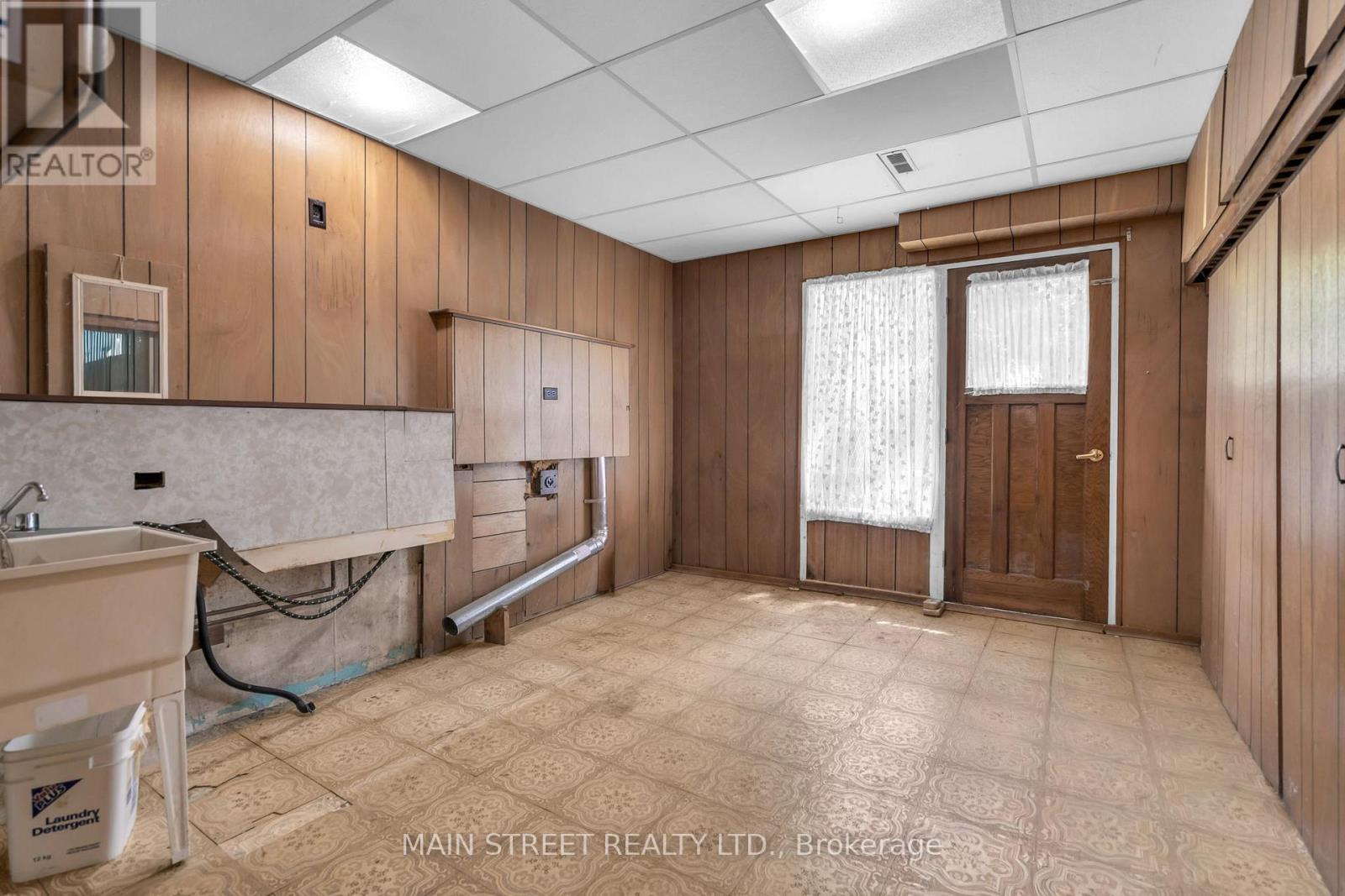 806 THREE SEASONS DRIVE - 20