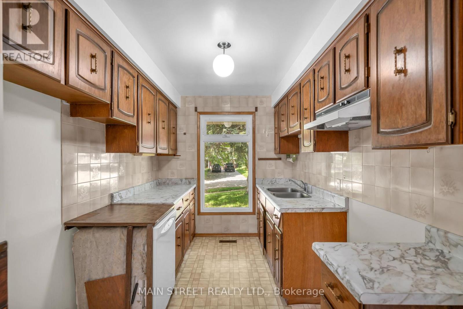 806 THREE SEASONS DRIVE - 8