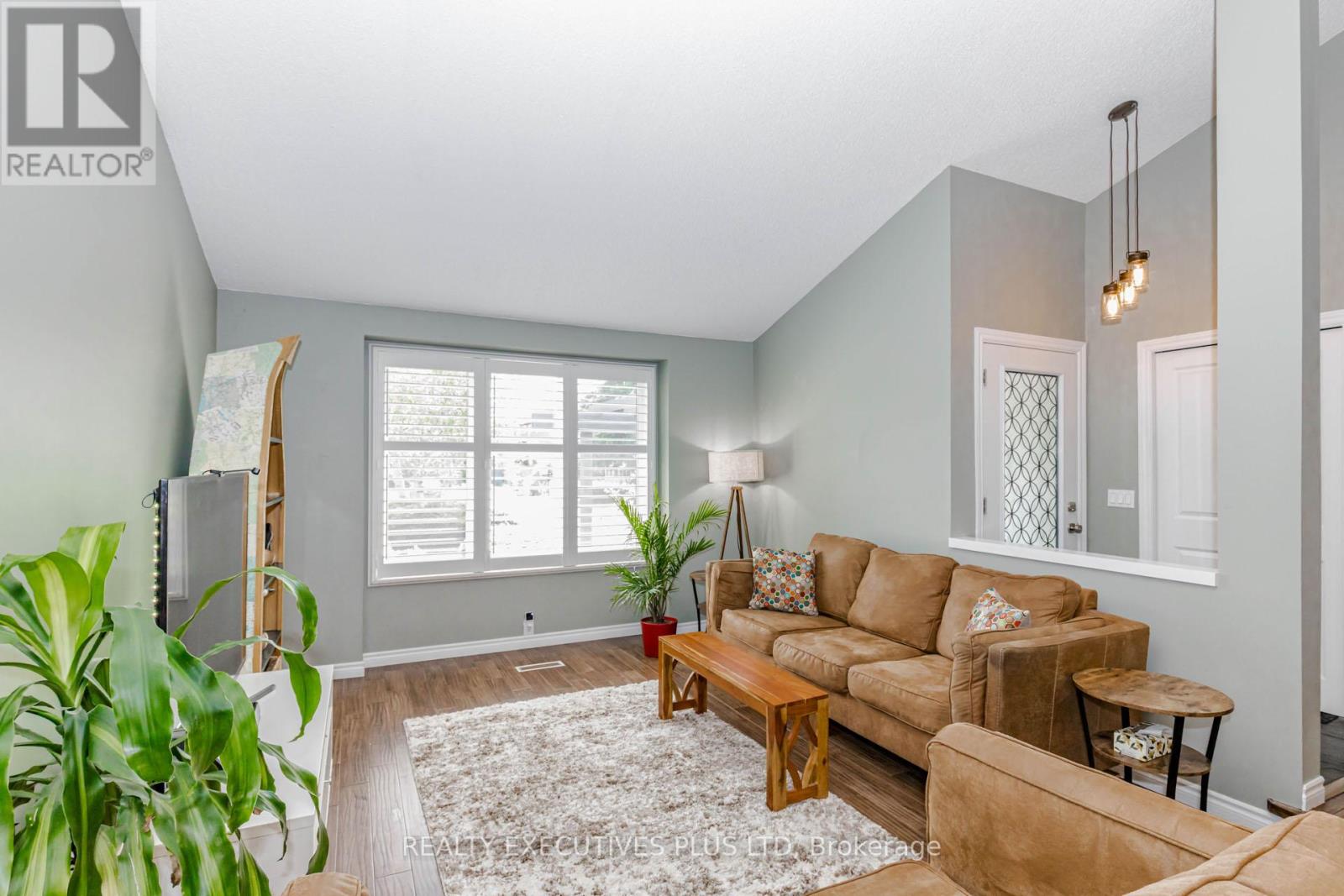 12 MAIDSTONE CRESCENT - 10