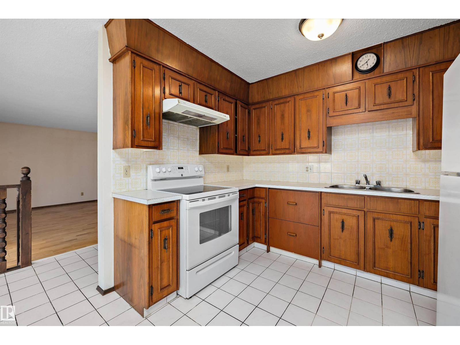 11035 163 AV NW - 11