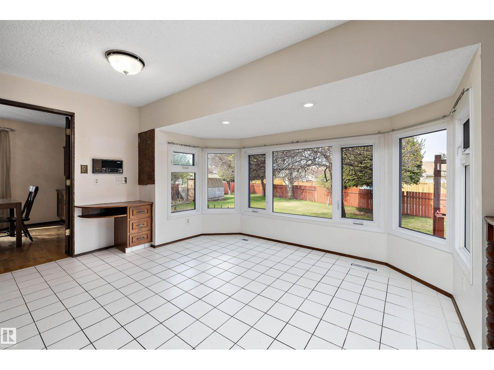 11035 163 AV NW - 12