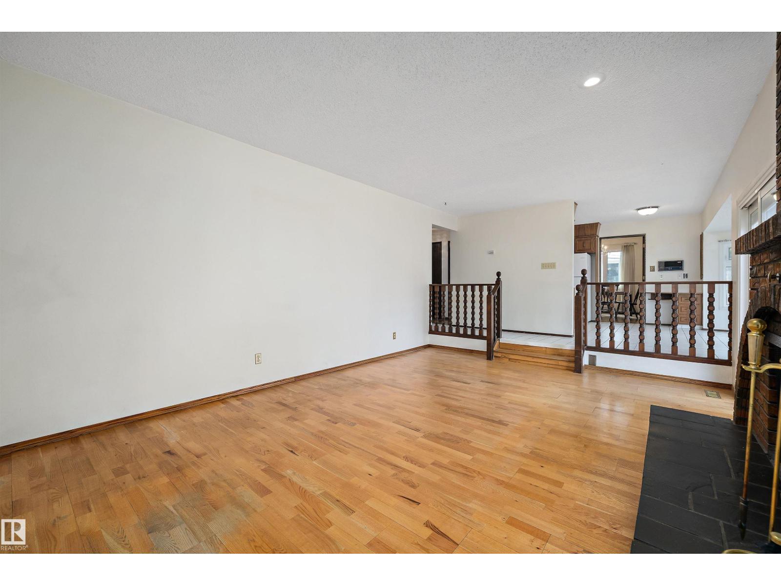 11035 163 AV NW - 14
