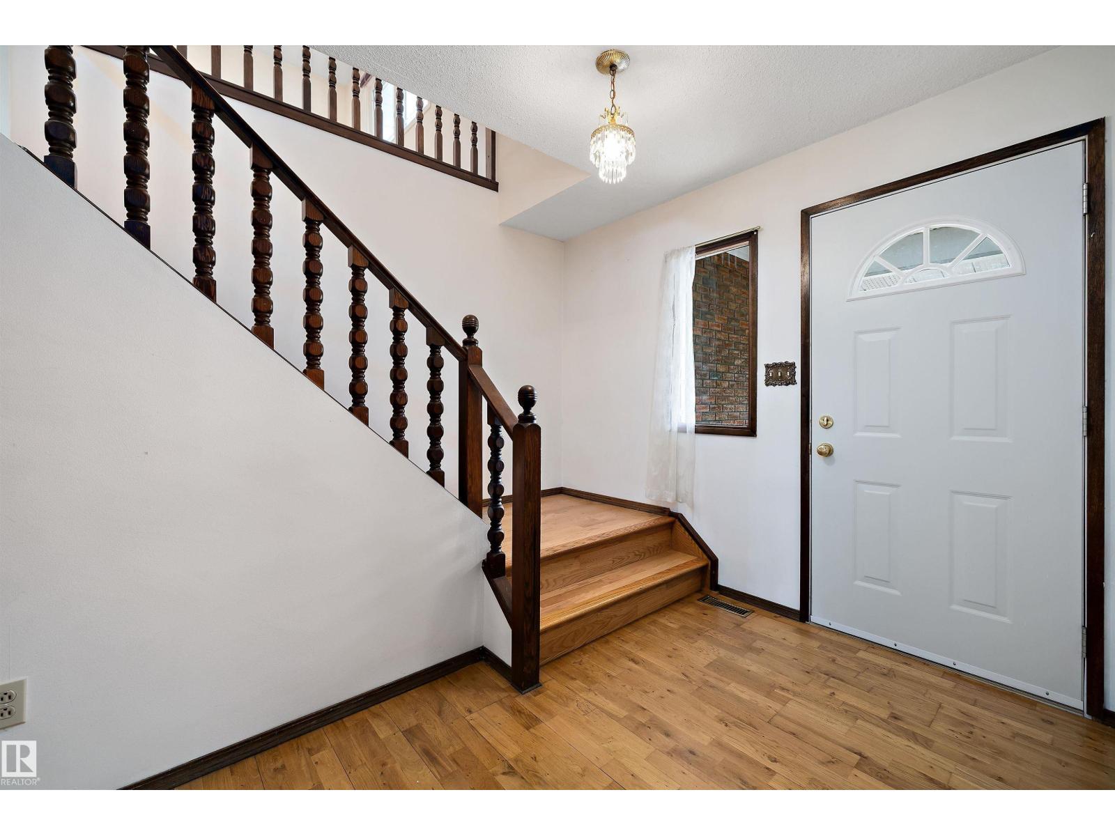 11035 163 AV NW - 2