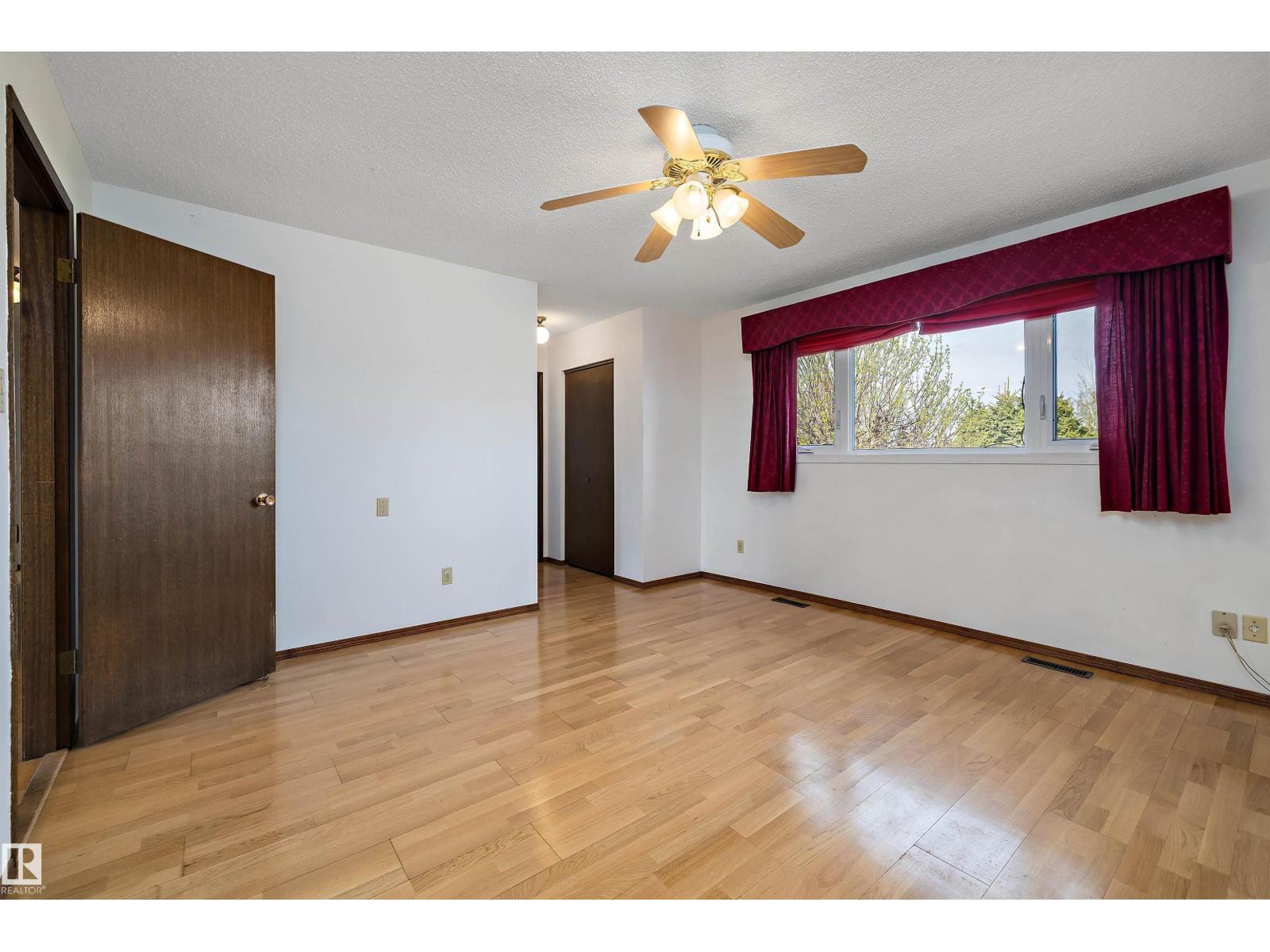 11035 163 AV NW - 25