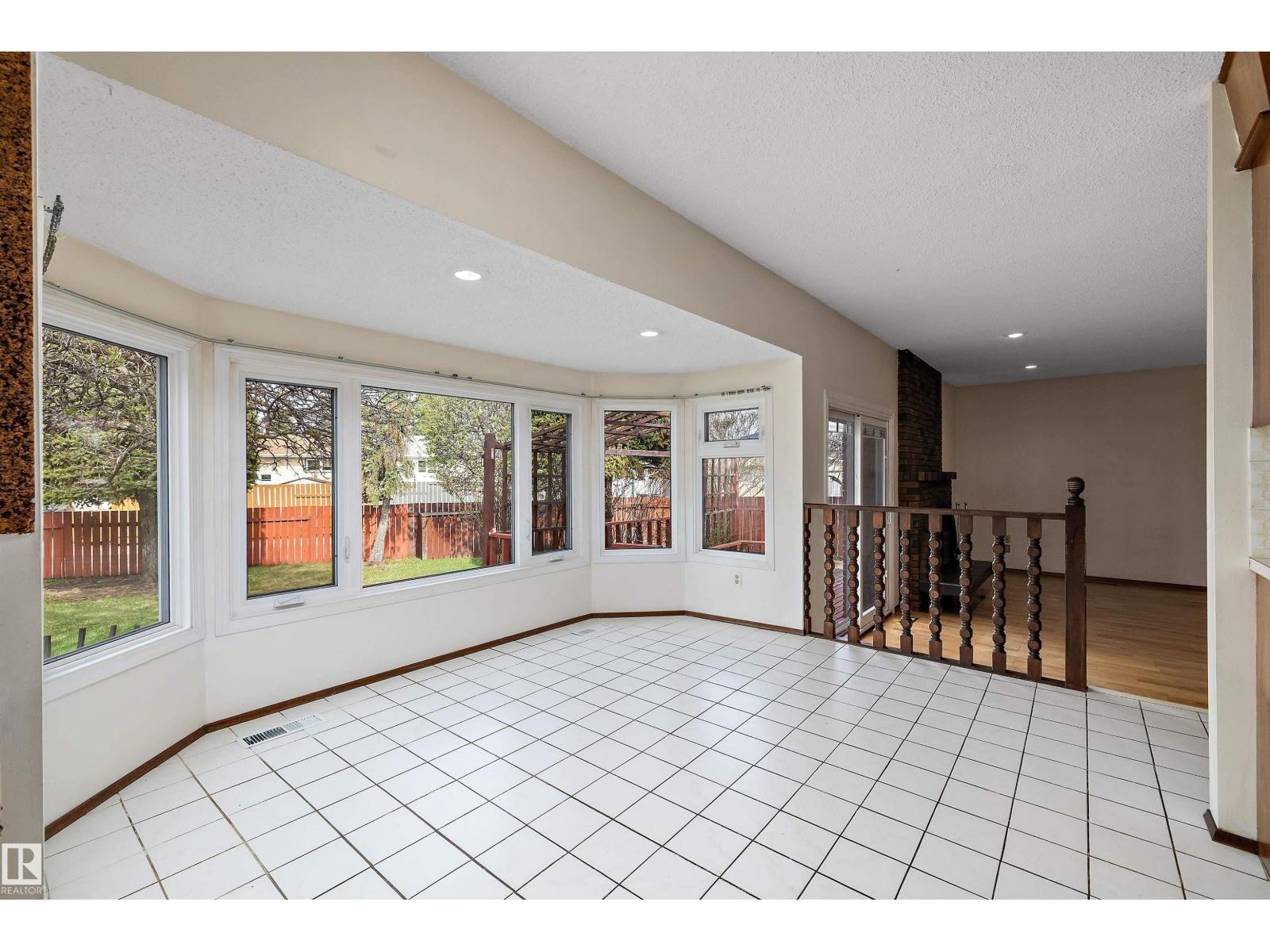 11035 163 AV NW - 8