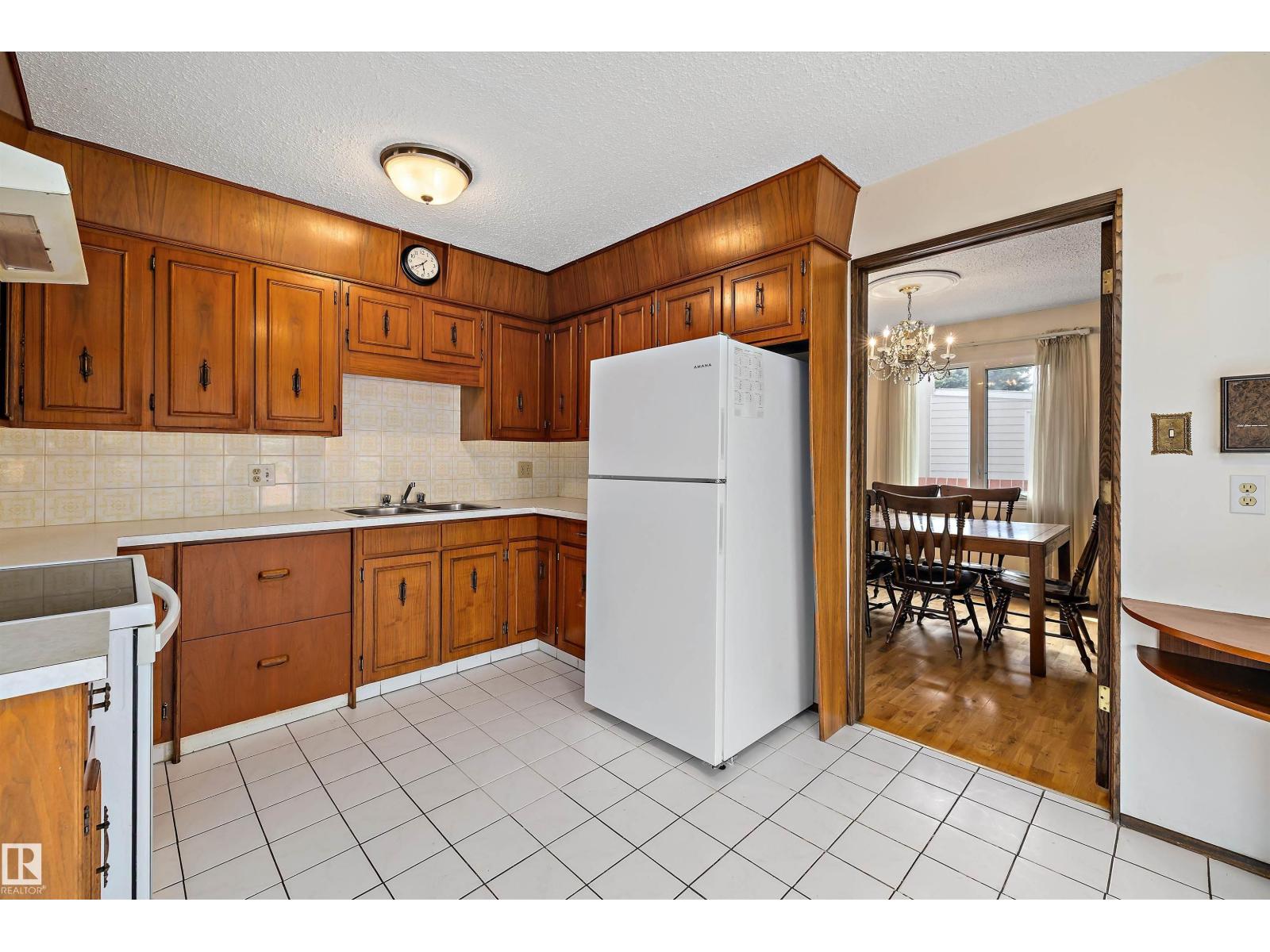 11035 163 AV NW - 9