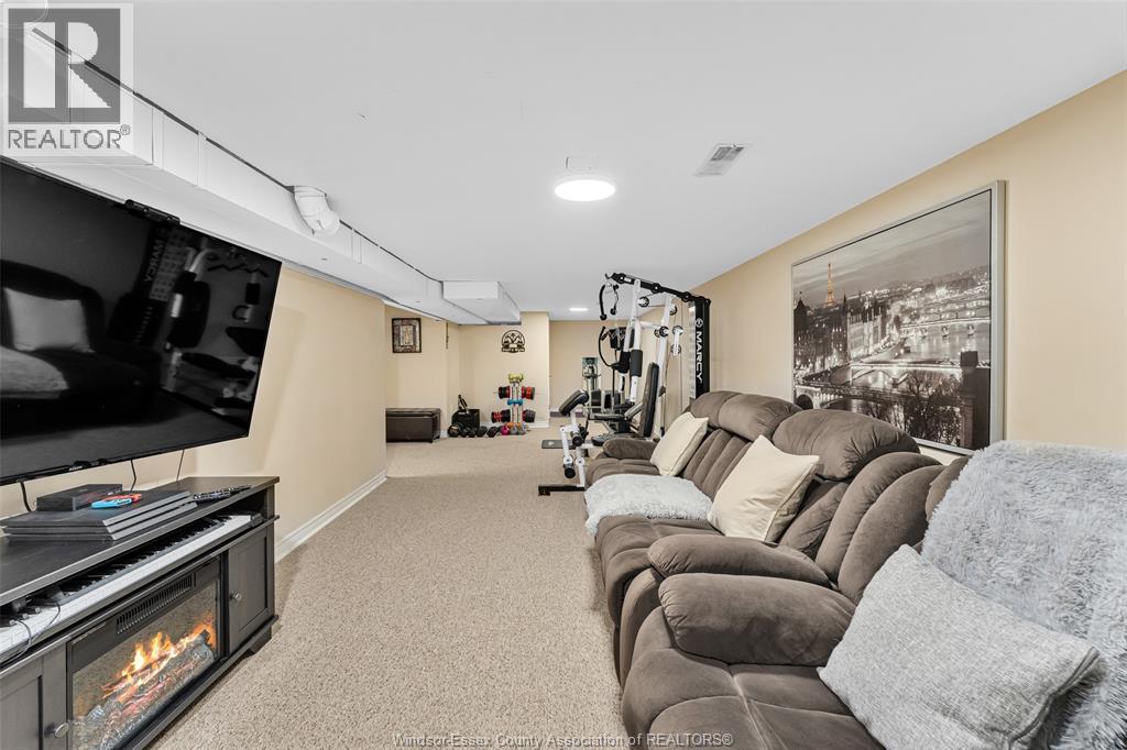 1366 LILLIAN AVENUE - 24