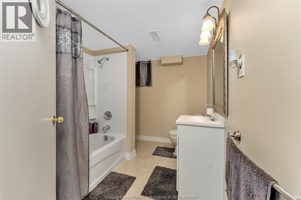 1366 LILLIAN AVENUE - 27