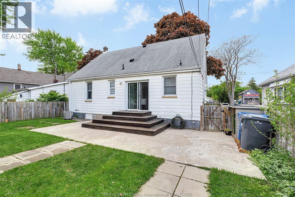 1366 LILLIAN AVENUE - 32