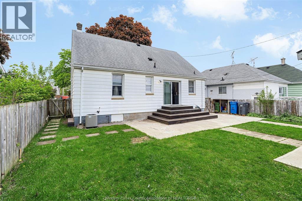 1366 LILLIAN AVENUE - 33