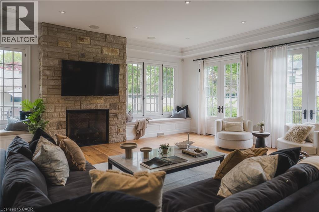 147 BEVERLY Court - 19