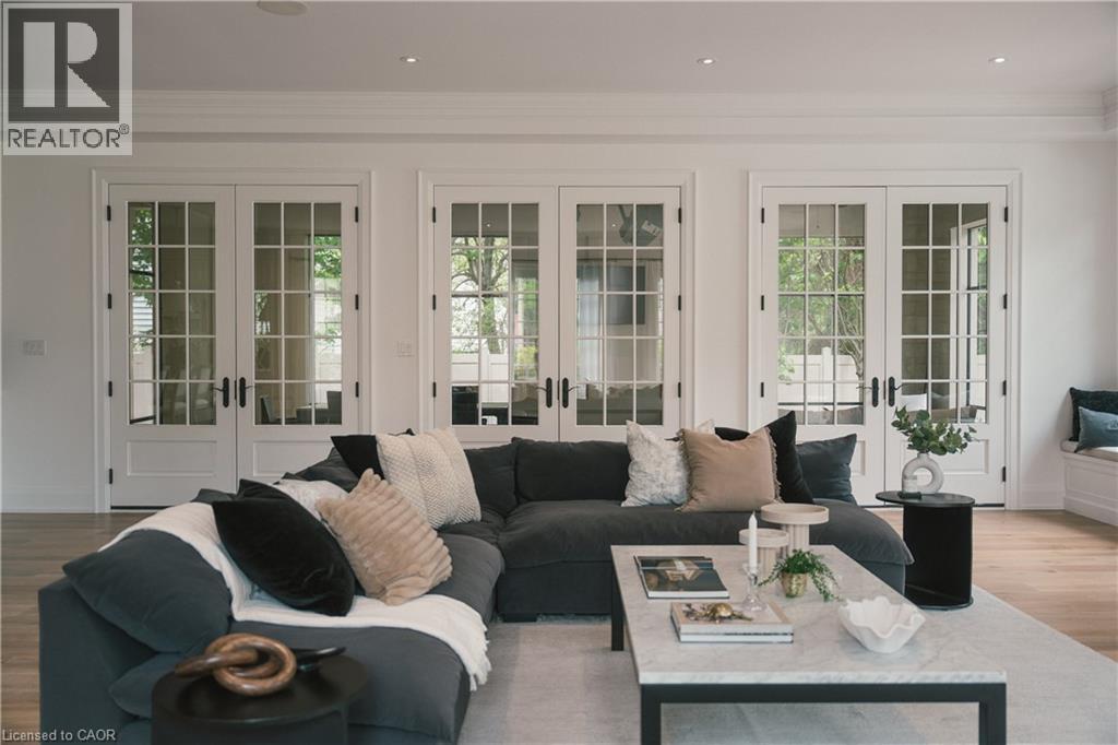 147 BEVERLY Court - 22