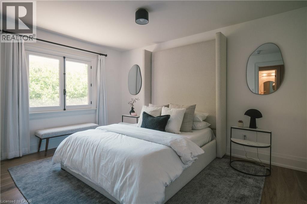 147 BEVERLY Court - 33