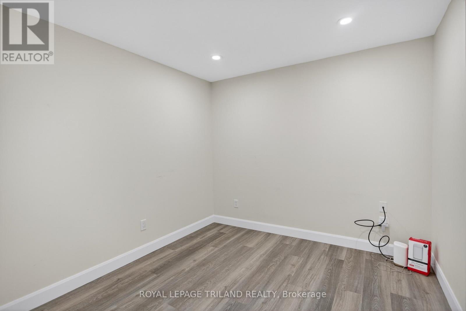 48 COTTONWOOD DRIVE - 38
