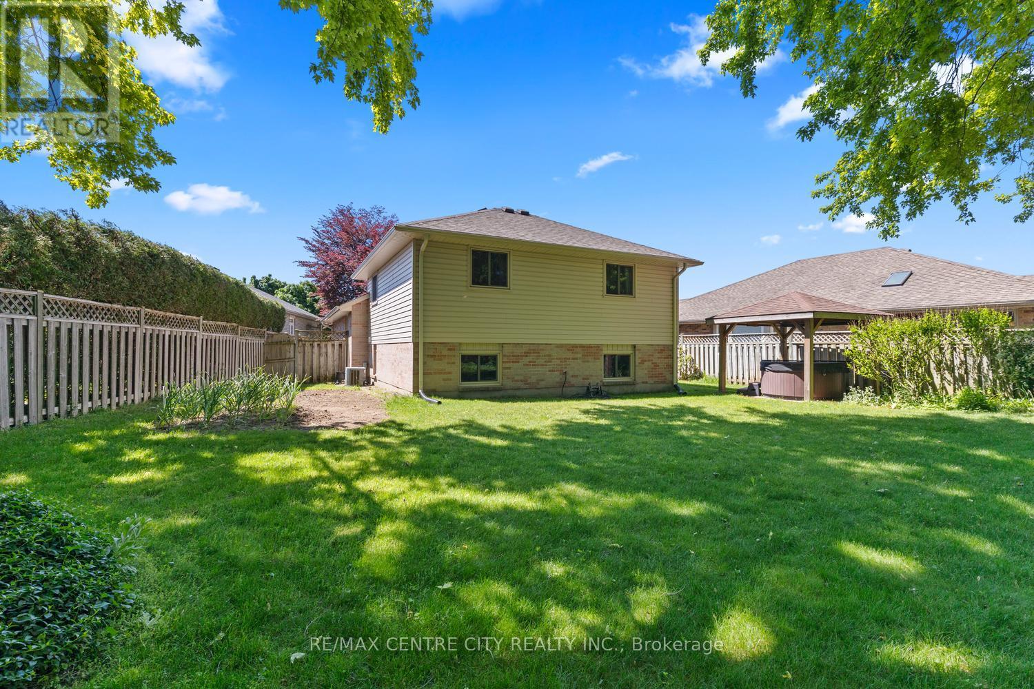 43 TORONADO PLACE - 36