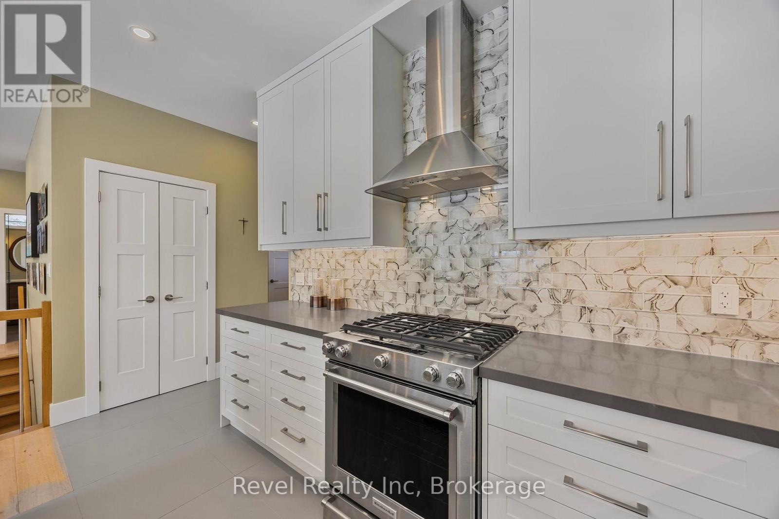 15 STONEY ROAD - 11