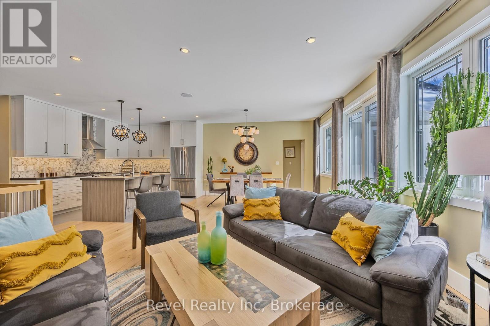 15 STONEY ROAD - 17