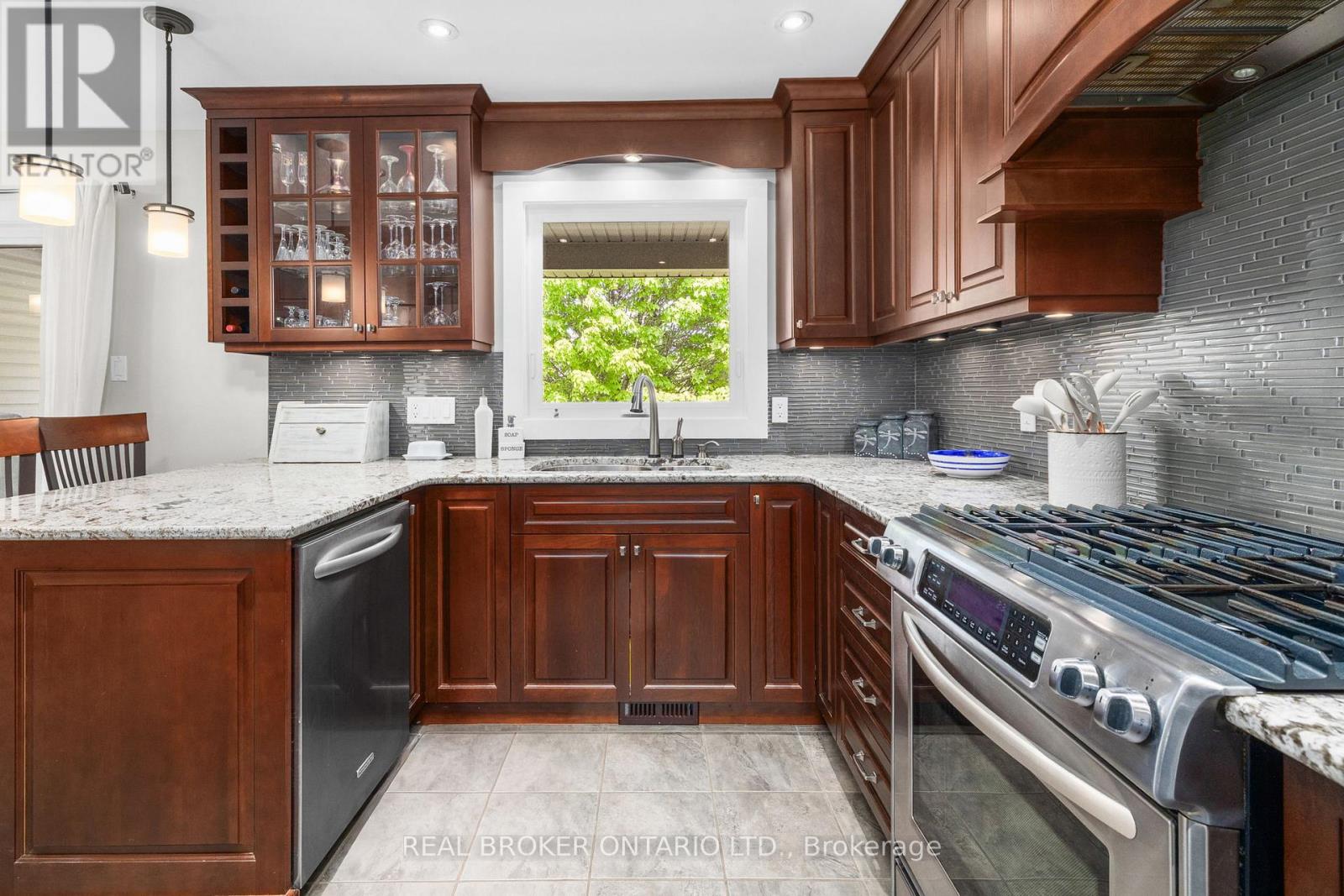 16 FOREST CREEK DRIVE - 20