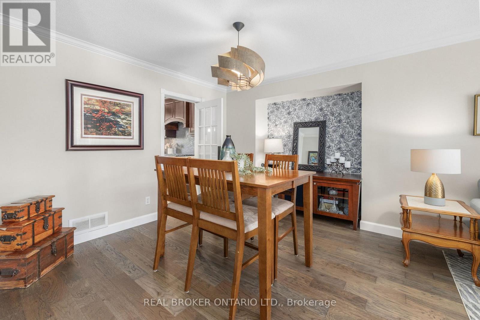 16 FOREST CREEK DRIVE - 25