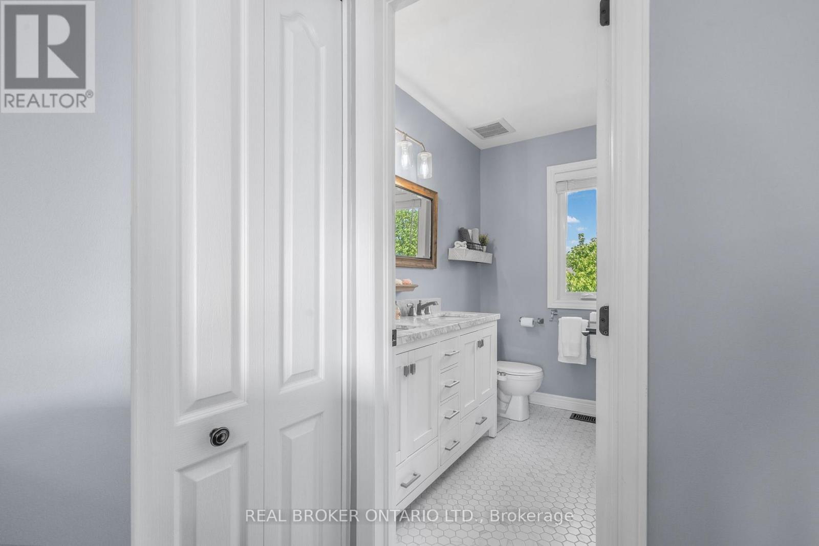 16 FOREST CREEK DRIVE - 33