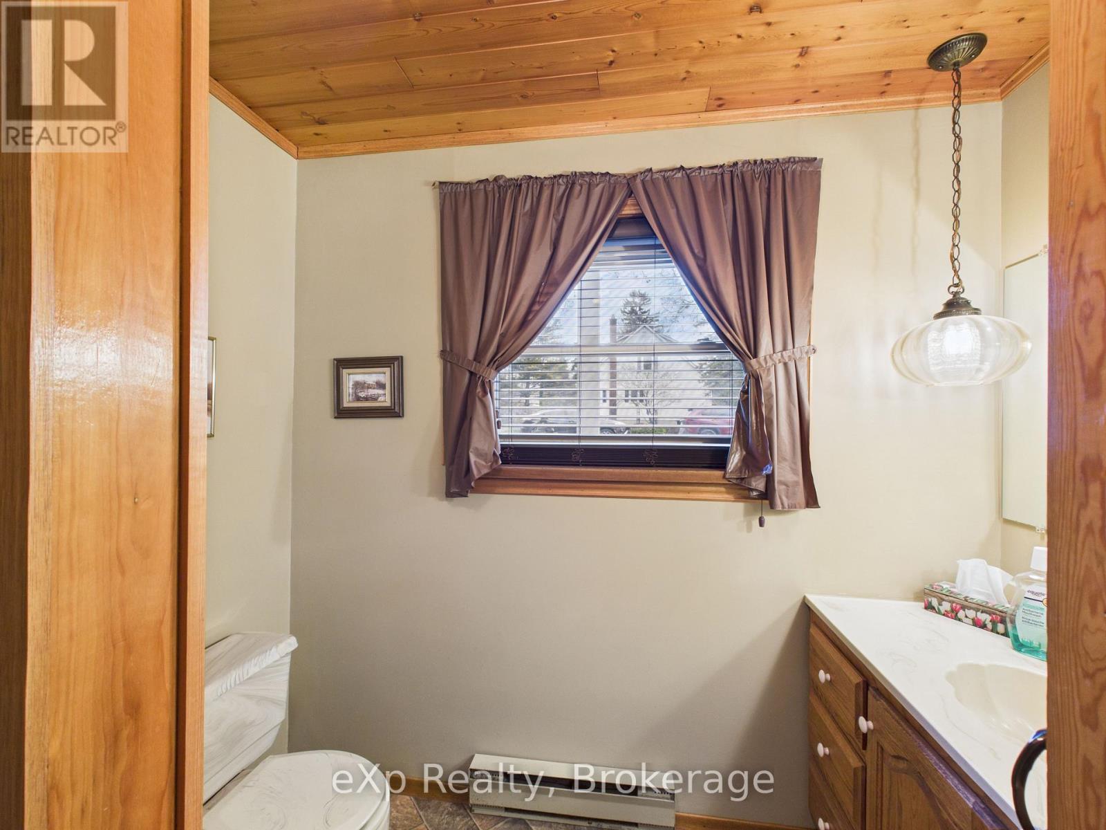 303 MARY STREET - 23