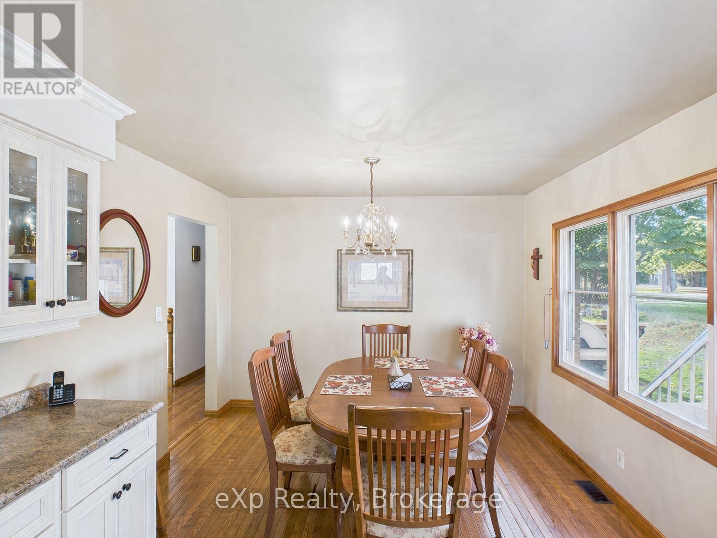 303 MARY STREET - 11
