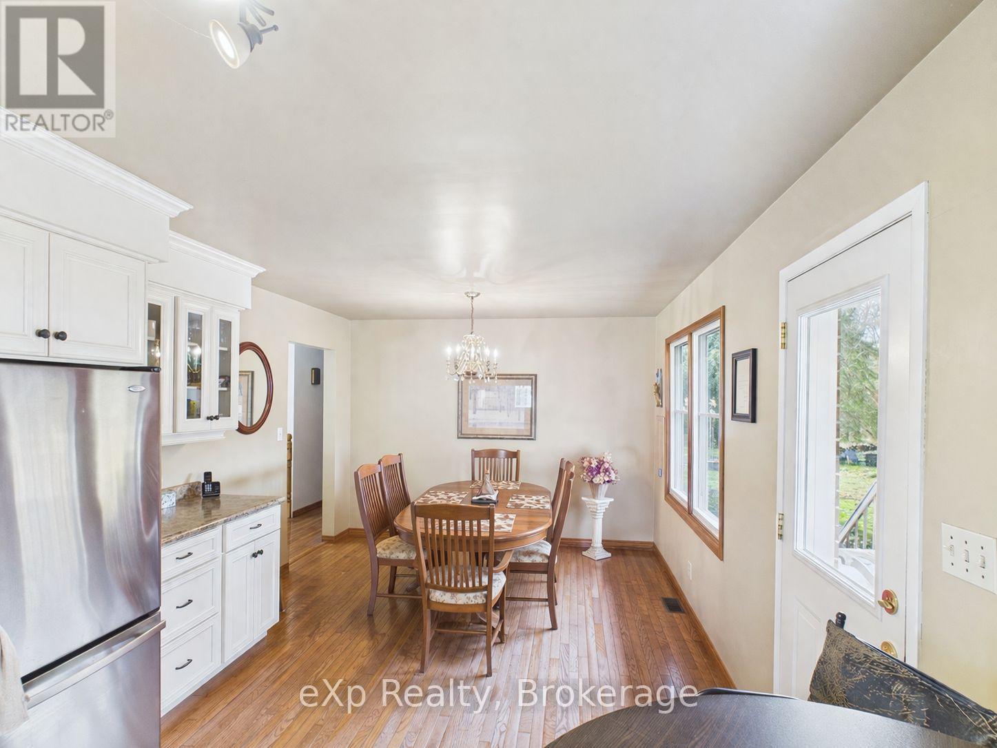 303 MARY STREET - 8