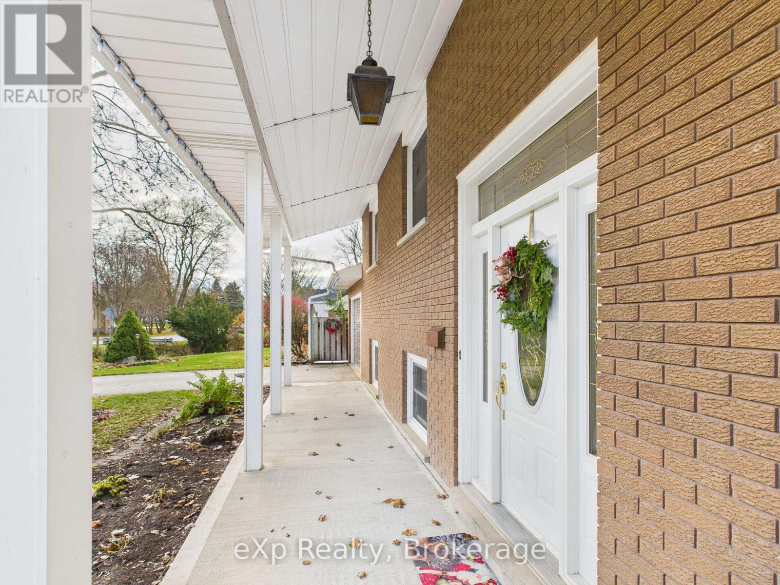 303 MARY STREET - 4