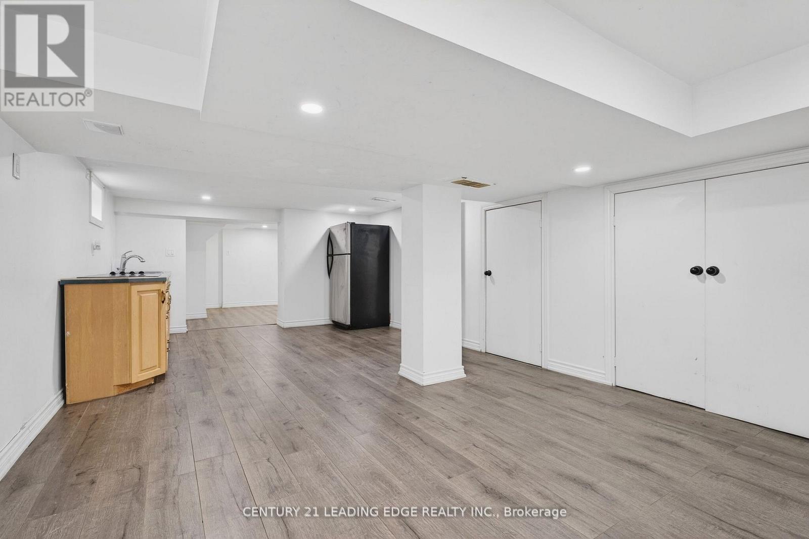 90 PARK ROAD S - 42