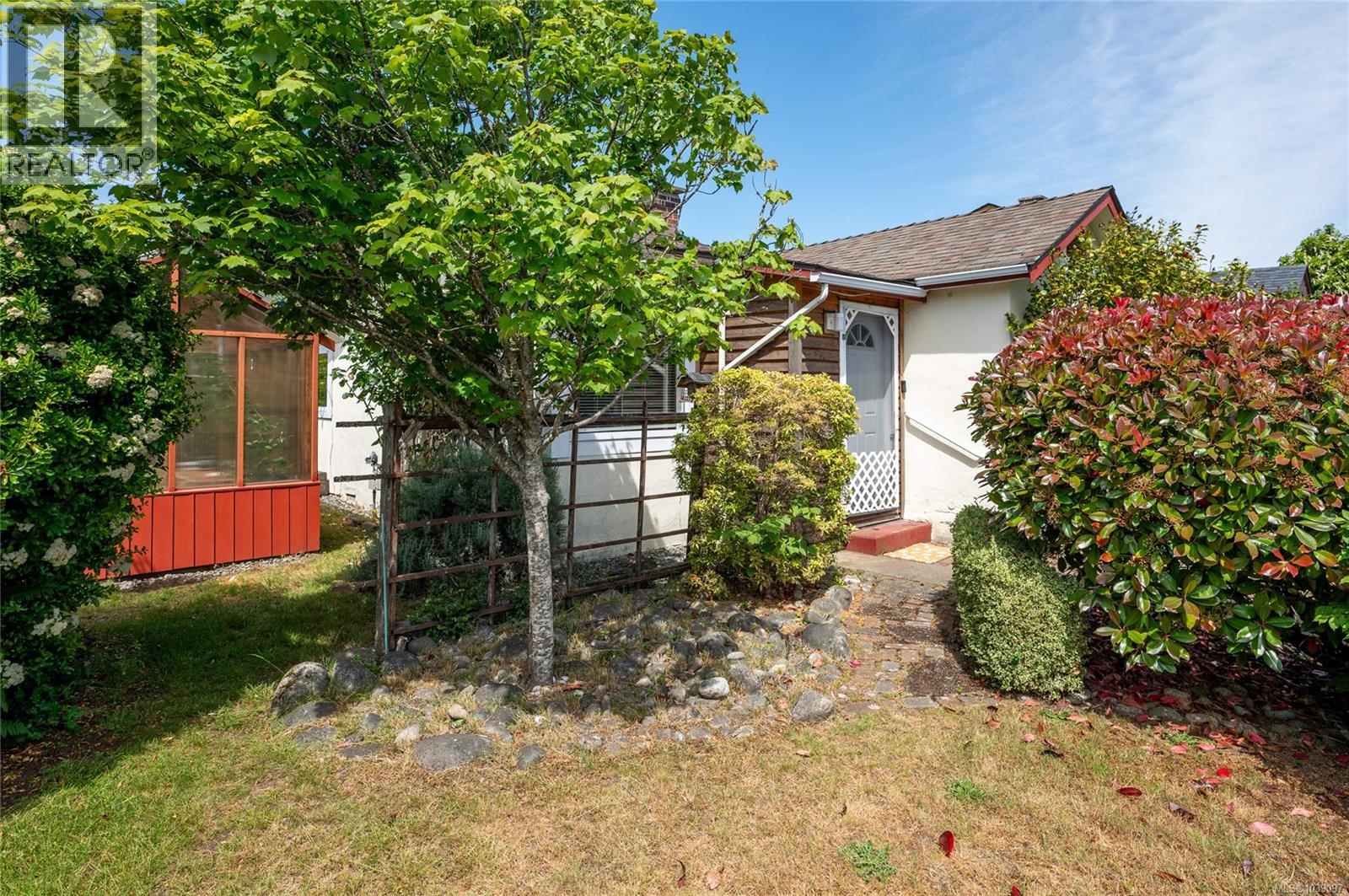 479 Hillcrest Ave - 43
