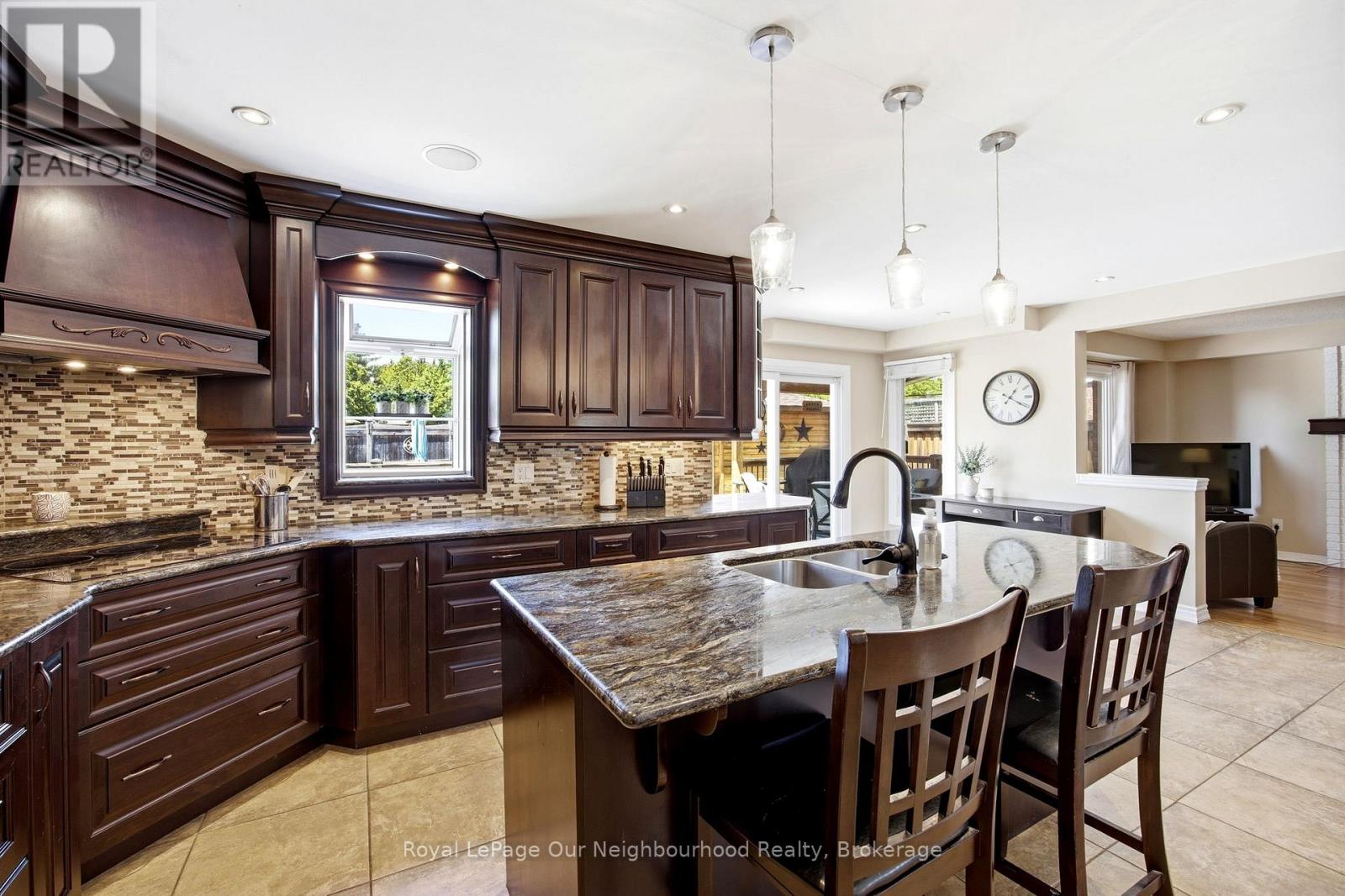 5 CATHERINE DRIVE - 12