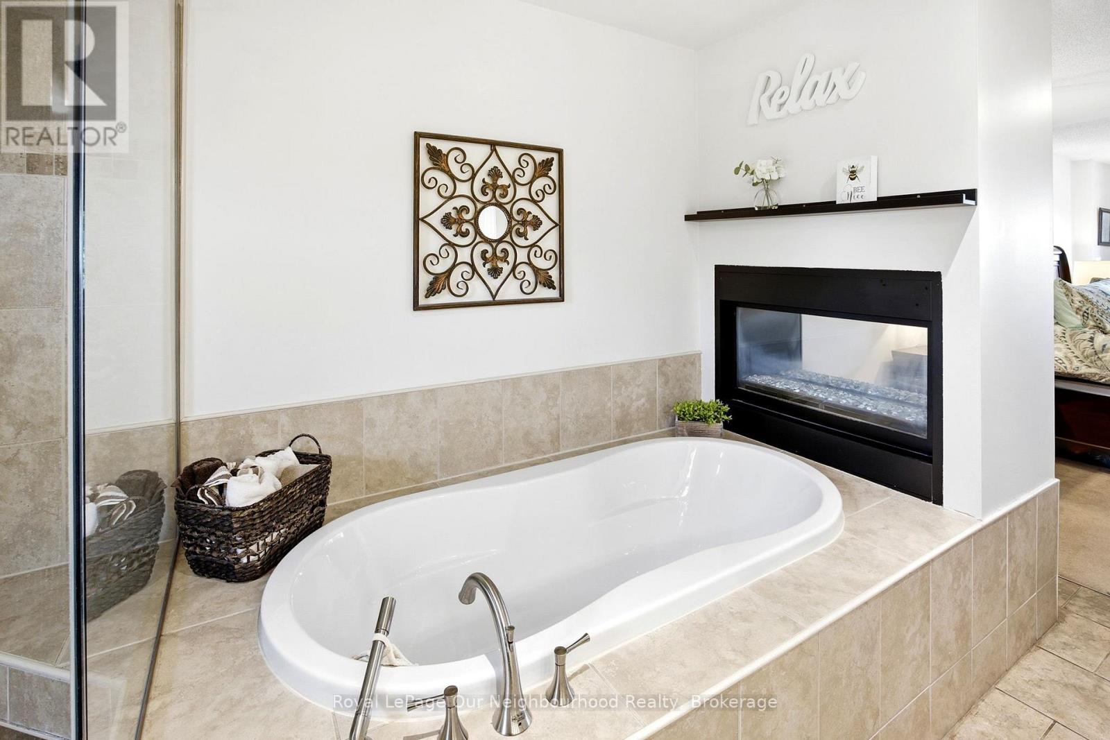 5 CATHERINE DRIVE - 25