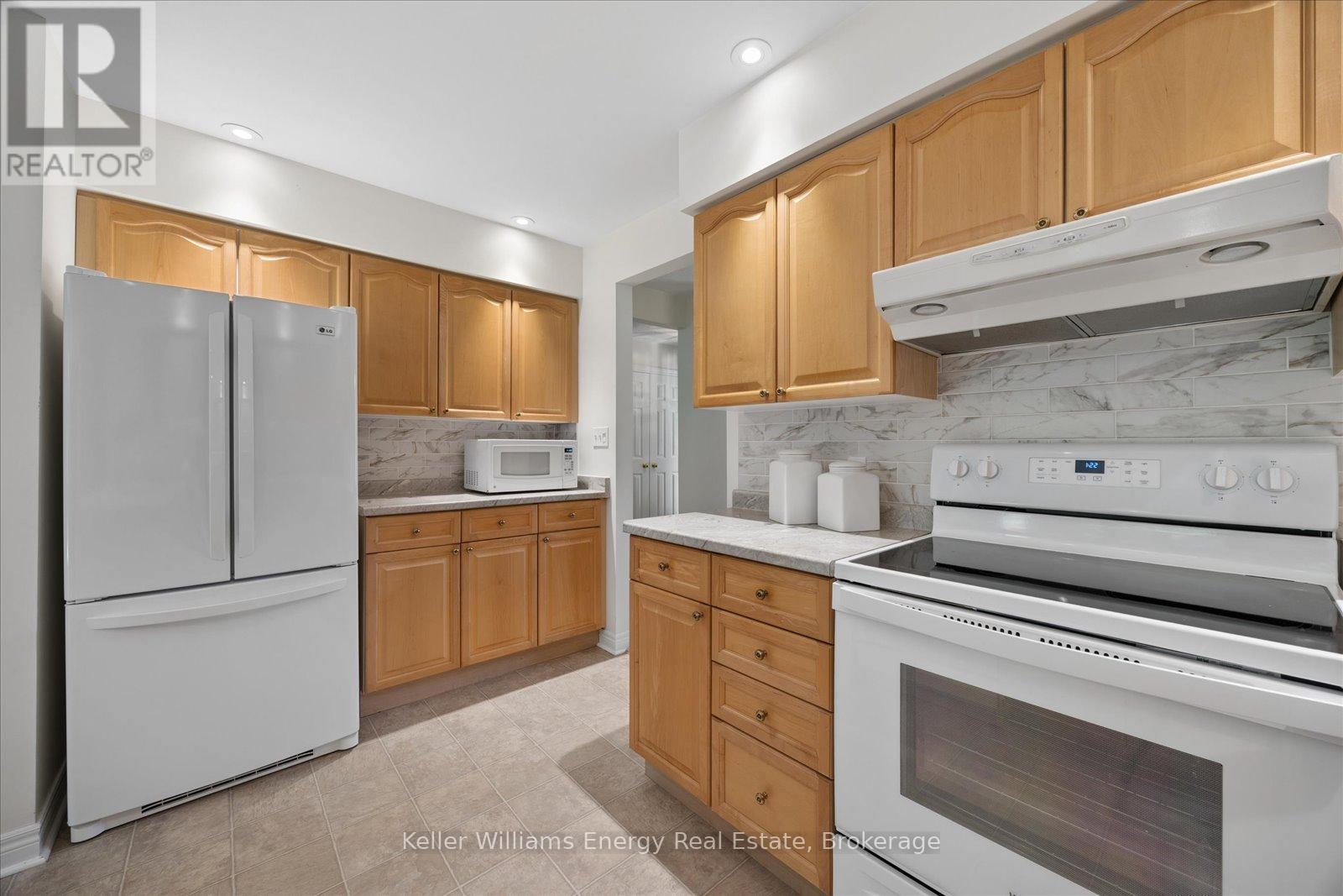 3915 LAROSE CRESCENT - 19