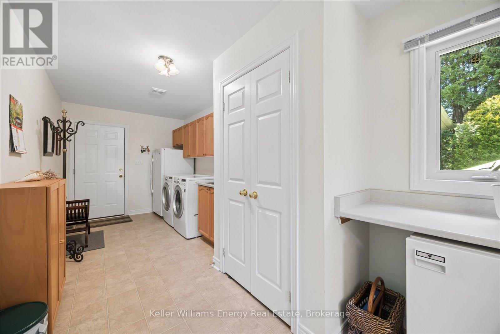 3915 LAROSE CRESCENT - 21