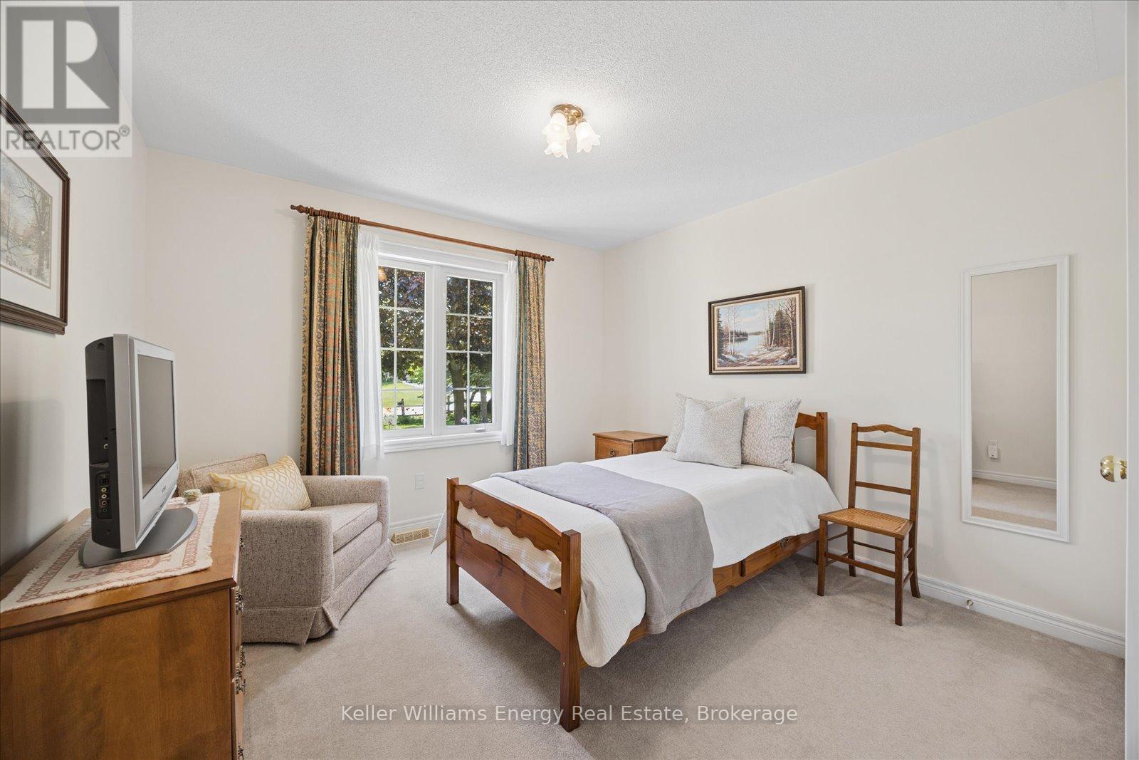 3915 LAROSE CRESCENT - 31