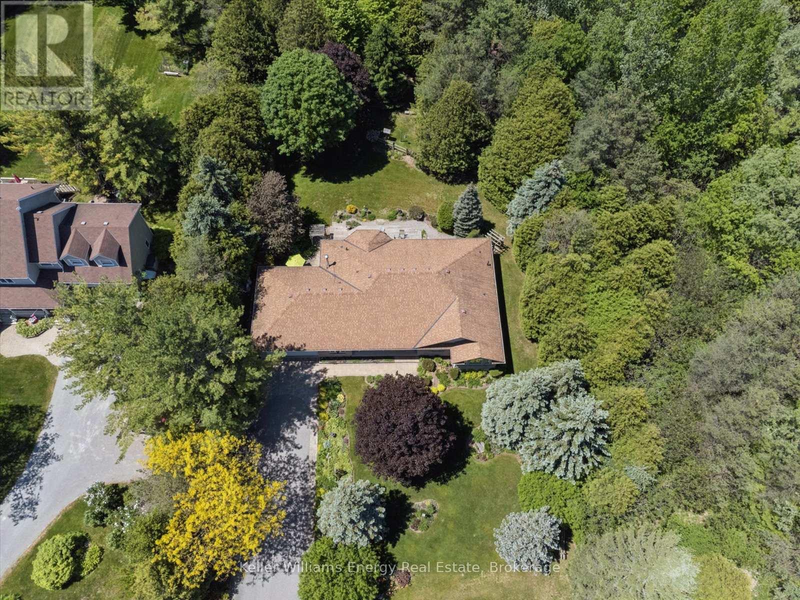 3915 LAROSE CRESCENT - 4