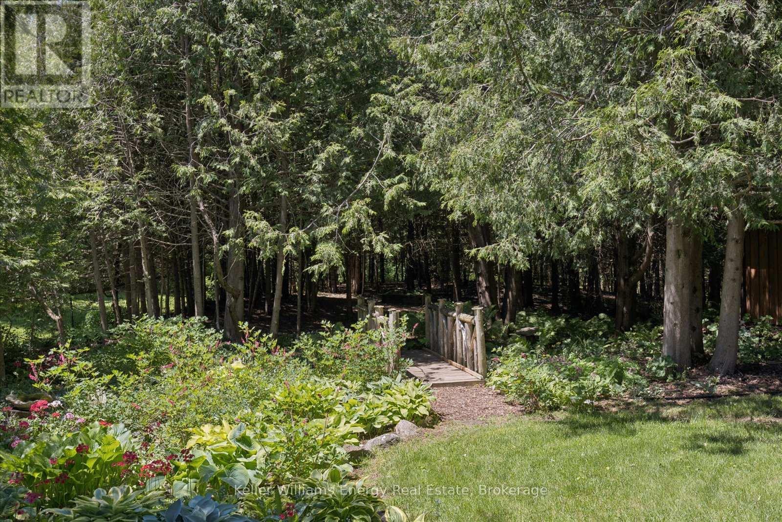 3915 LAROSE CRESCENT - 40