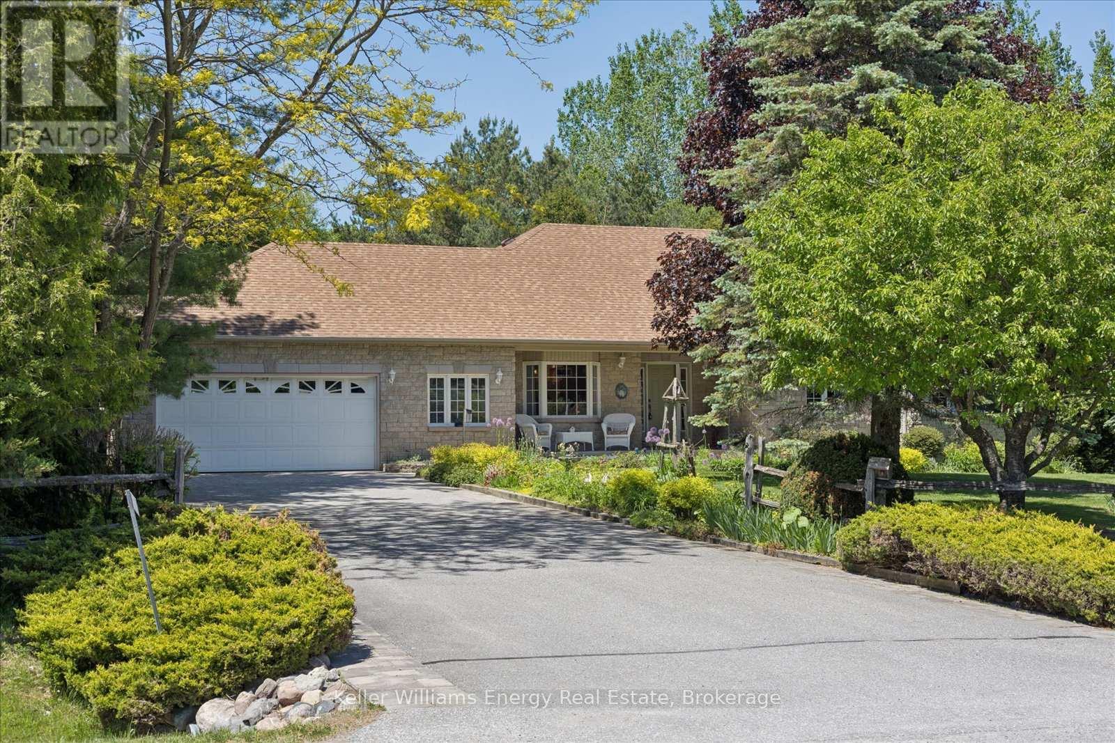 3915 LAROSE CRESCENT - 42