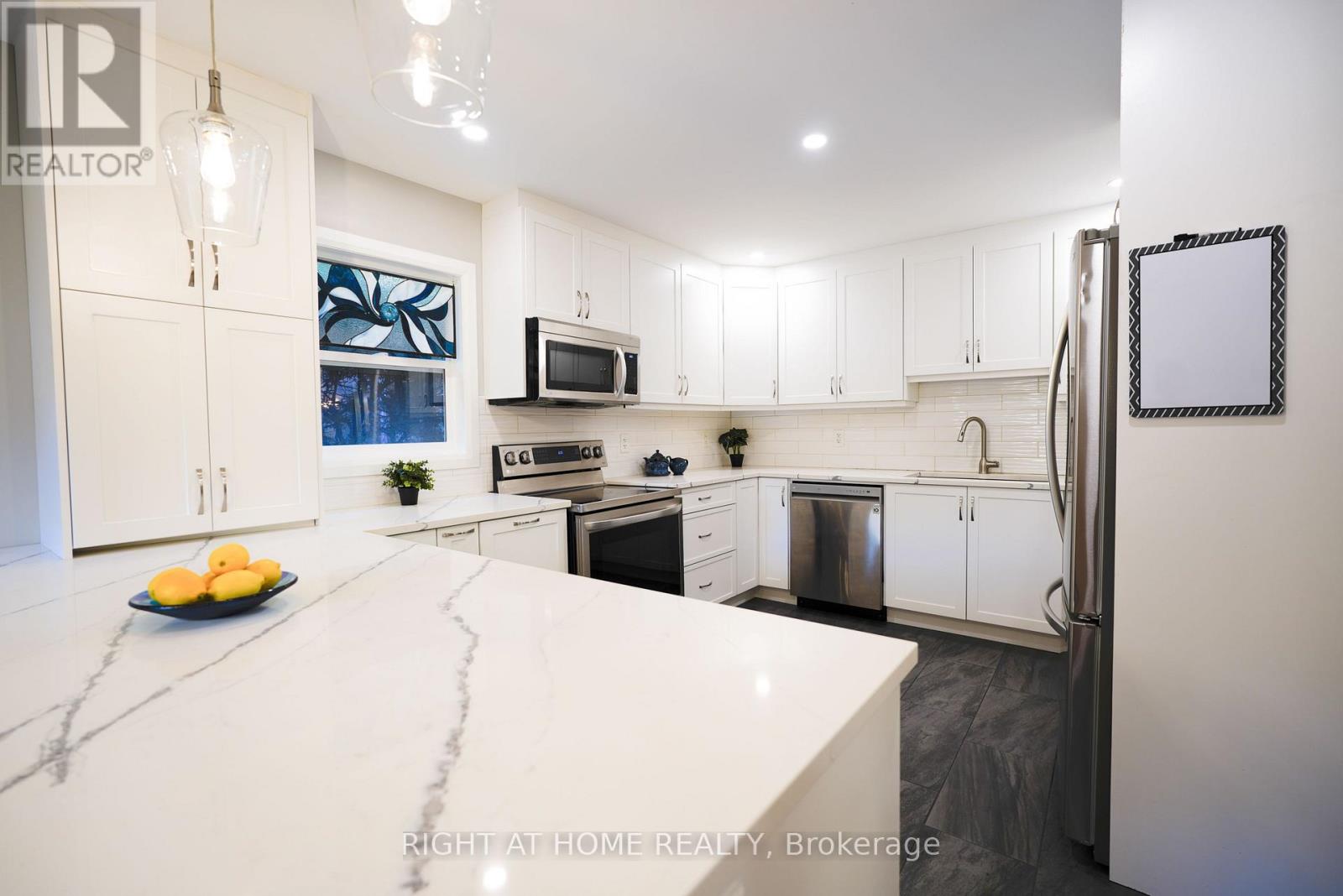 3 POMMEL CRESCENT - 12